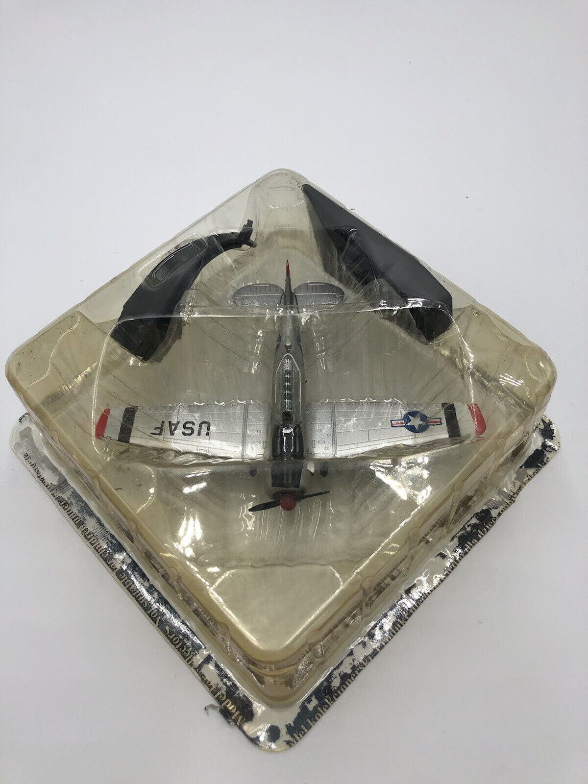 Amercom 1:72 1953 LT-6G Texan (USA) Diecast Model