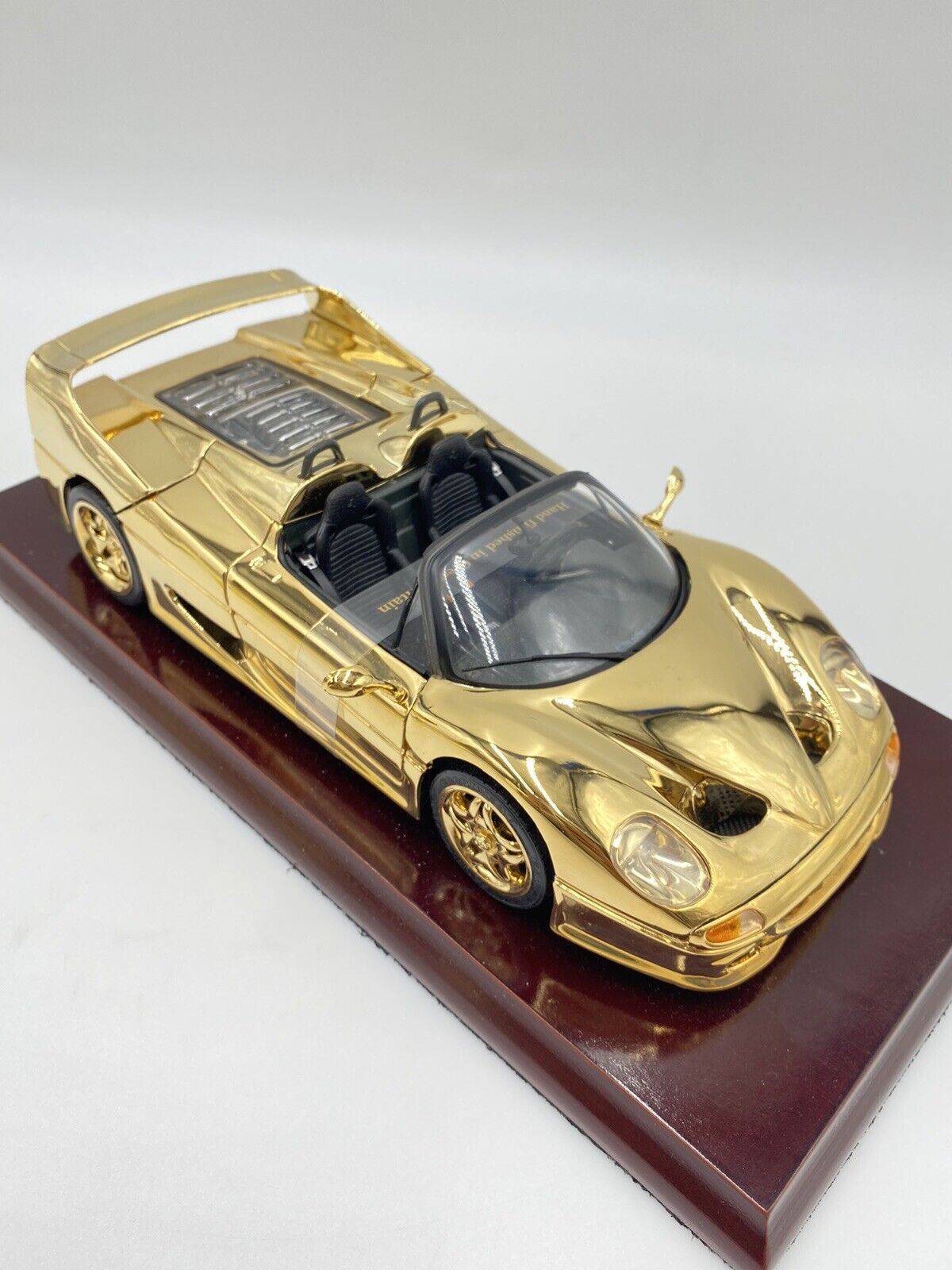 1:18 FERRARI F50 GWILO 22CT GOLD PLATED VERY RARE COLLECTABLE