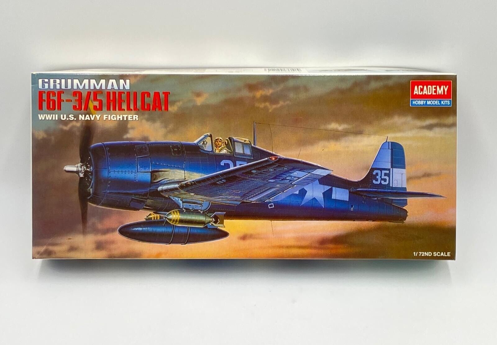 Grumman F6F-3/5 Hellcat WWII U.S. Navy Fighter Academy | No. 2121 | 1:72